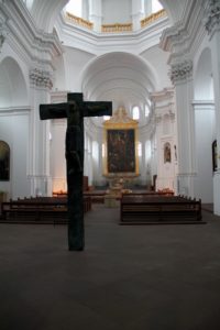 Blick in den Innenraum von Stift Haug.