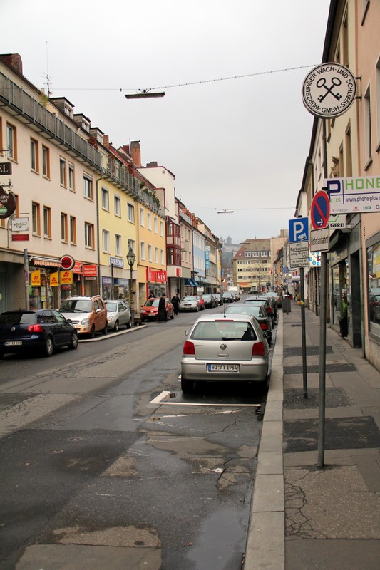 Blick in die Semmlstraße an einem Sonntagnachmittag