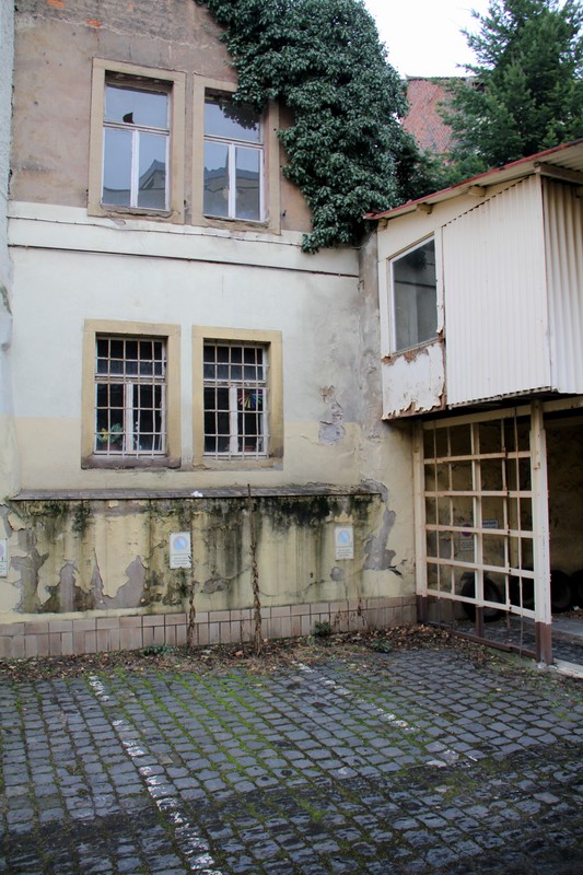 Und das ist das Gebäude mit der Baulücke in der Semmelstraße von der Rückseite aus gesehen.