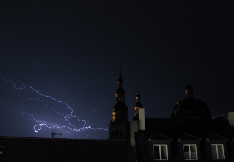 Was so eine Kirche (Stift Haug) nicht so alles aushalten muss...