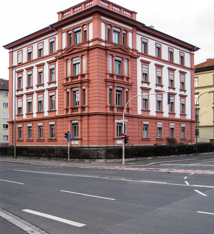 Gebäude in der Veitshöchheimer Straße 1.