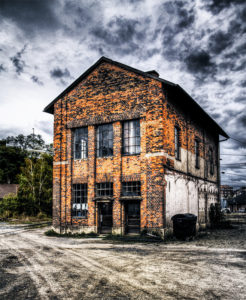 Ein Gebäude aus vergangenen Tagen; bewusst "dramatisch" inszeniert durch eine "HDR-Fotografie".