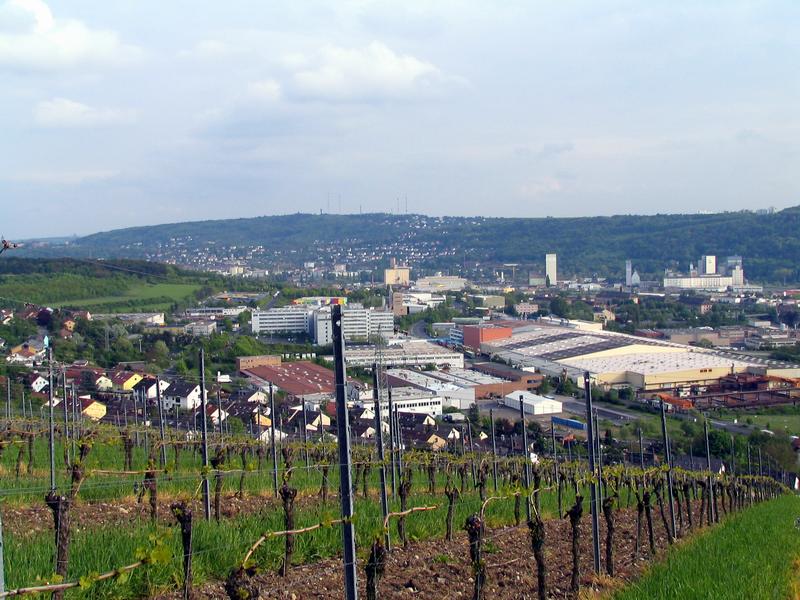 Blick auf die Dürrbachau und den Neuen Hafen von Würzburg.