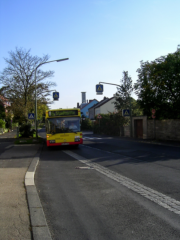 Über die Buslinie 6 ist die Sieboldshöhe sehr gut an die Stadt angeschlossen. In Zukunft soll die Linie 6 als Straßenbahn zum Hubland fahren.