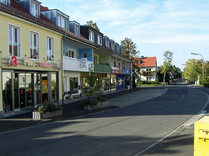 Von Arztpraxen bis zu Apotheke und Friseur ist hier im Stadtteil alles vorhanden.