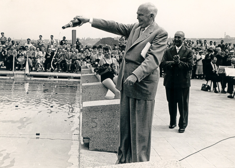 Juli 1956: Eröffnung des Dallenbergbades.