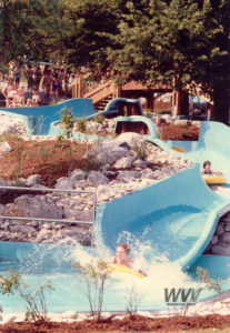 Die große Wasserrutsche im Dallenbergbad im Jahr 1987.
