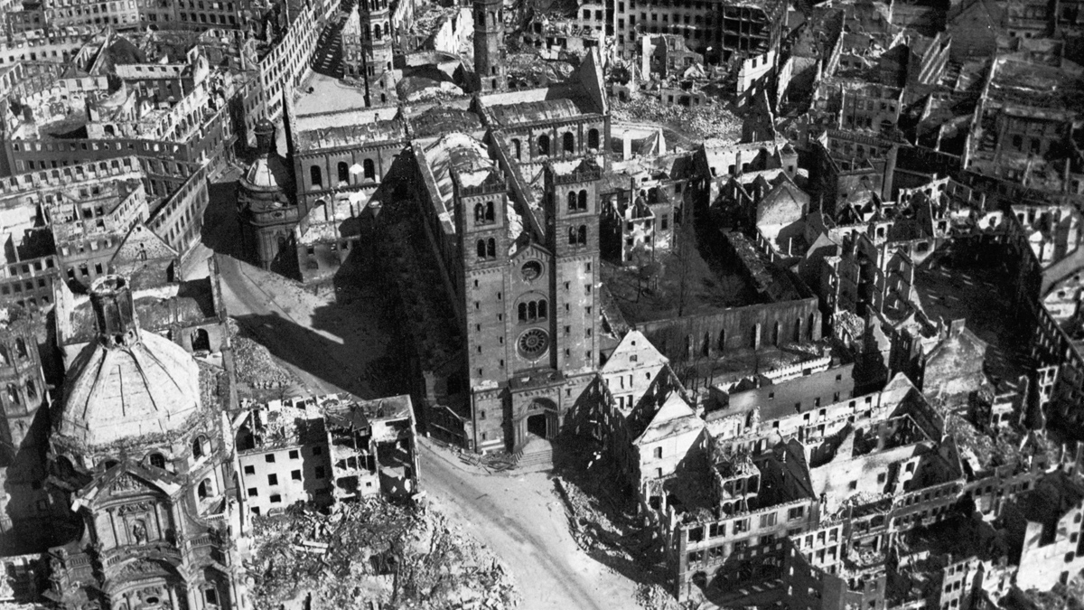 Würzburg nach der Zerstörung im Jahr 1945