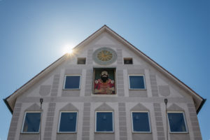 Giemaulfigur an der Fassade vom Heidingsfelder Rathaus