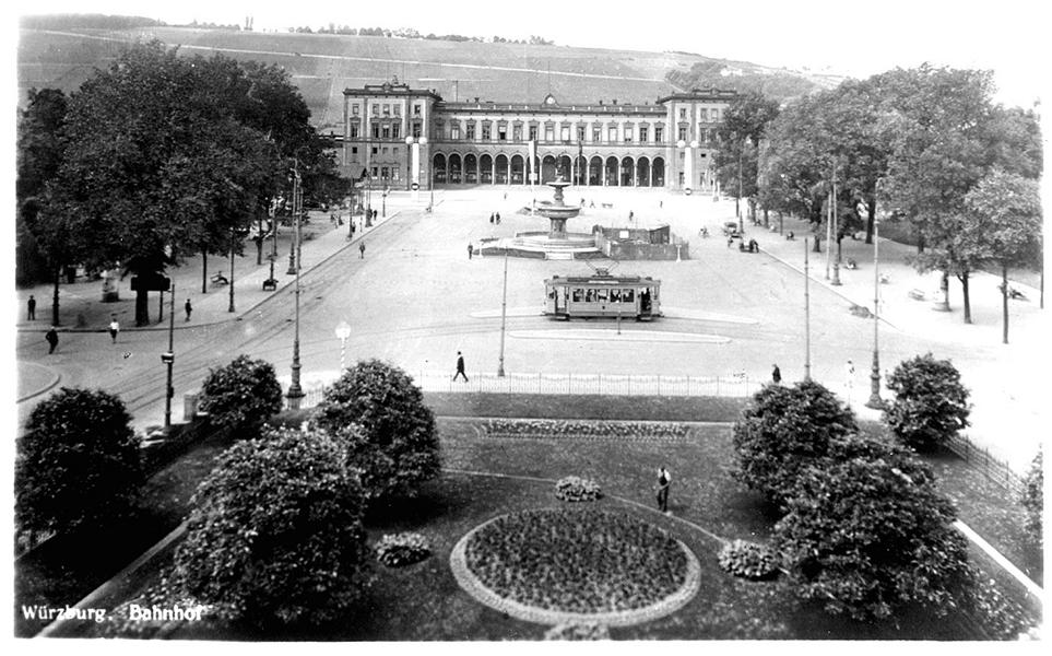 Bahnhofsplatz in Würzburg 1942