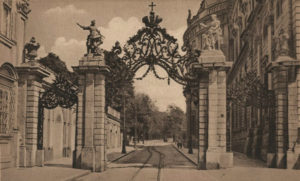 Schienen der Pferdebahn durch das Oeggtor um 1900.