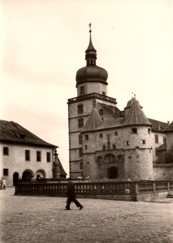 Das Scherenbergtor auf der Festung Marienberg im Jahr 1956. (Quelle: "Nachlass von Jakob Ries (1897-1994), Darmstadt")