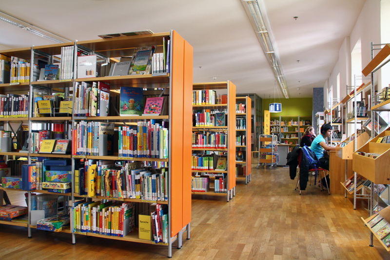 Die Kinder- und Jugendbücherei im ersten Stockwerk.