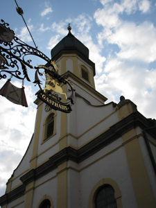 St. Laurentius Kirche im Altort von Lengfeld.