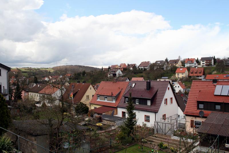 Blick über die Dächer von Versbach.