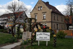 Der österlich geschmückte Bildstock im April 2010
