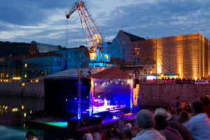 Ein schöner Abend beim Hafensommer 2012 in Würzburg.