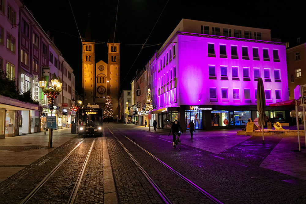 Die Domstraße in der Vorweihnachtszeit an einem der ersten Tage des zweiten Lockdowns in Deutschland.