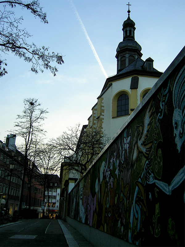 Graffiti in der Dominikanergasse an der Klostermauer