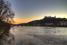 Blick auf den Main beim großen Hochwasser im Januar 2011.
