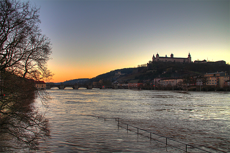 Blick auf den Main beim letzten großen Hochwasser im Januar 2011.