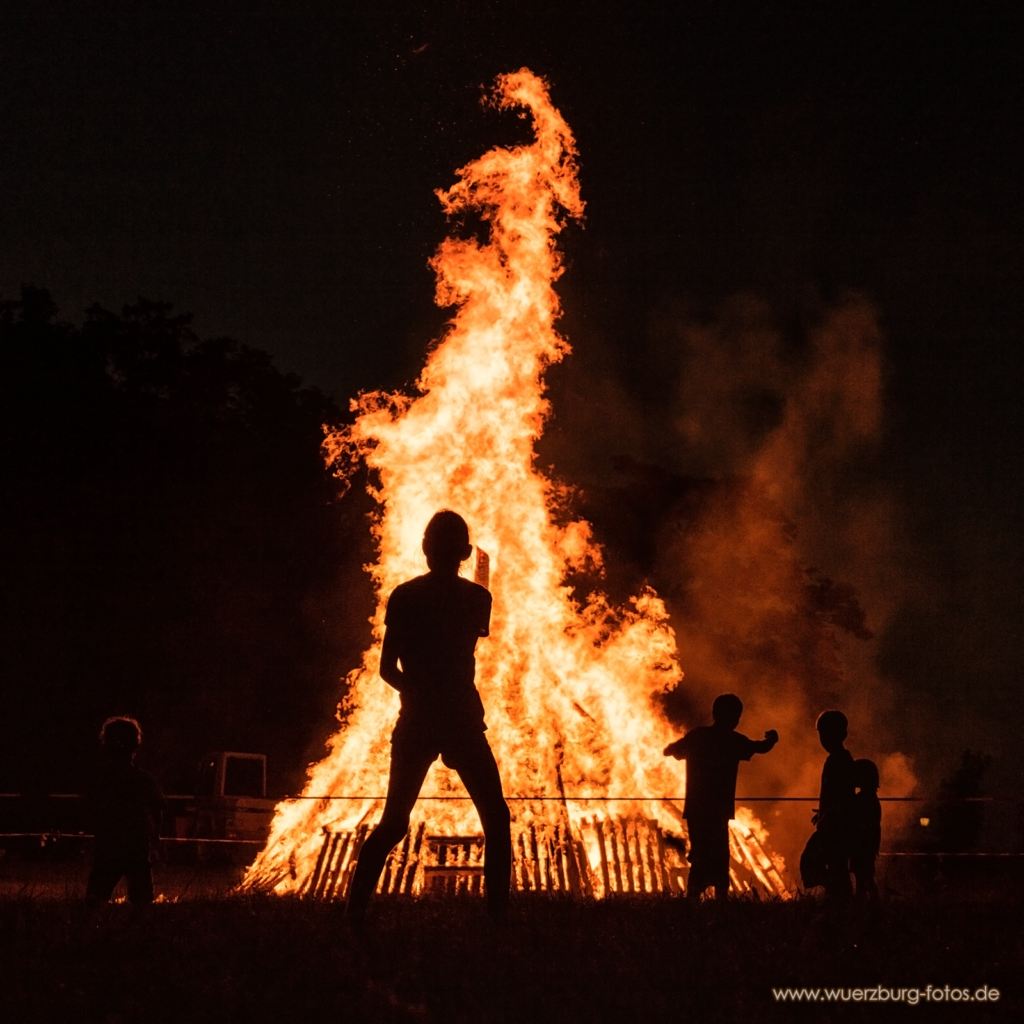 Sonnwendfeuer am Schenkenturm.