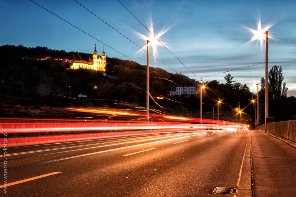Nachts auf der Löwenbrücke.