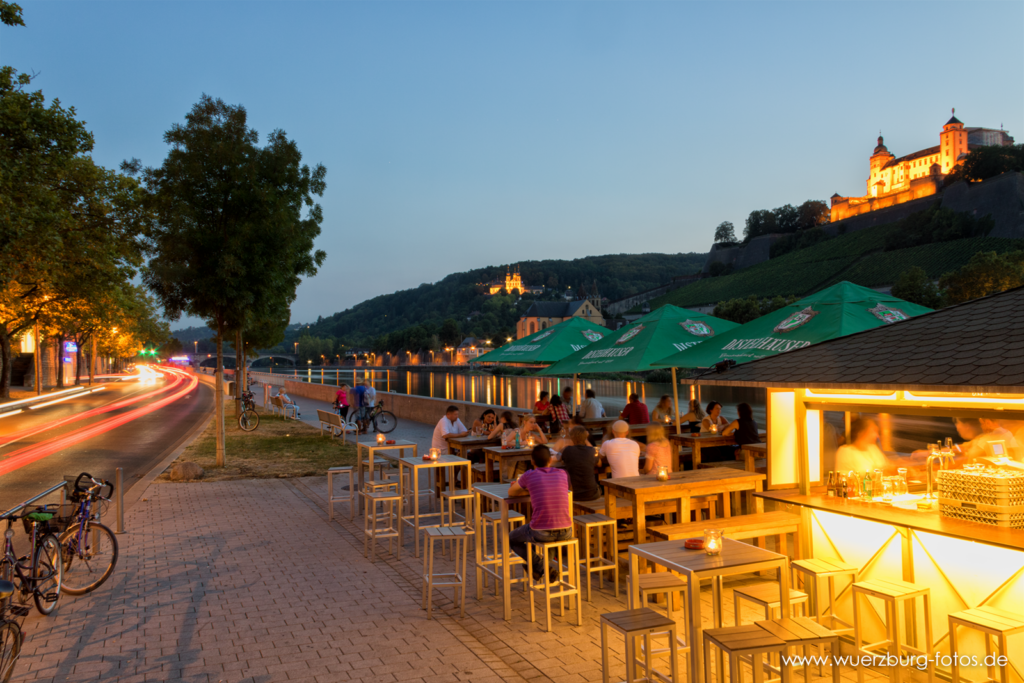 Ein Sommerabend am Main.