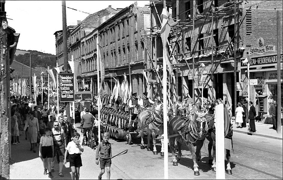 1949 - Rechts im Bild: Spielwaren Bohl