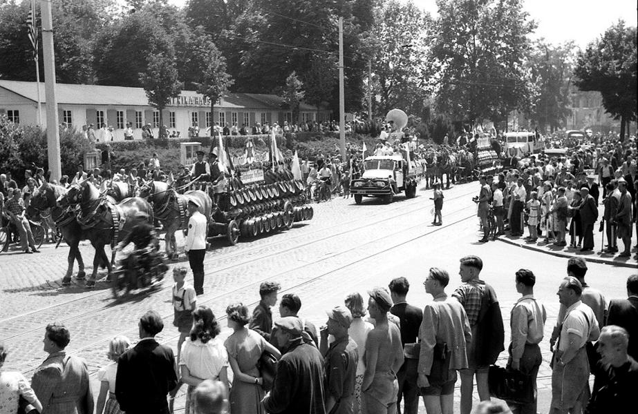 1951 - Amerikahaus im Hintergrund