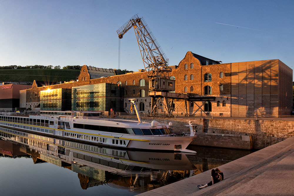 Sonnenuntergang am Alten Hafen in Würzburg.