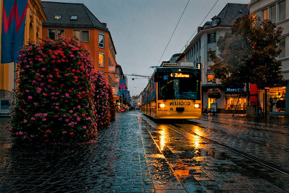 Was für ein Glück: Unsere Straßenbahn fährt bei jedem Wetter! ;-)