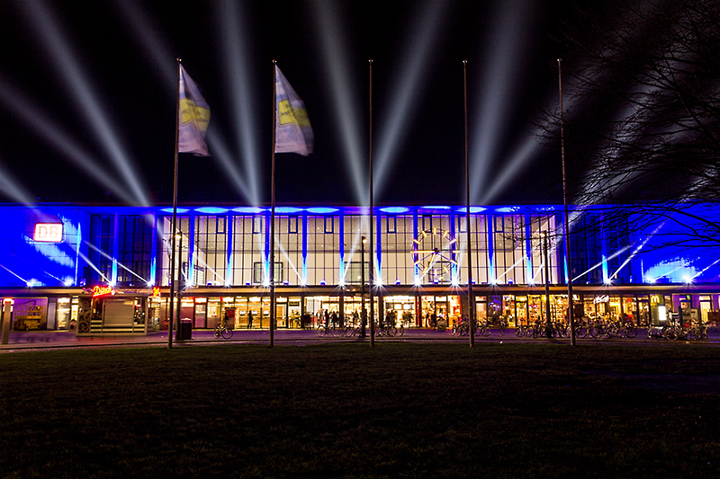 Wirklich schön anzusehen war die aufwändige Lichtinstallation am ersten Dezemberwochenende 2014. Schade, dass der Bahnhof nicht immer so festlich leuchten kann!