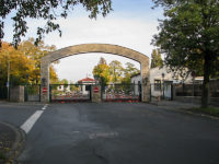 Blick auf das Haupttor an der Rottendorfer Straße im Jahr 2008.