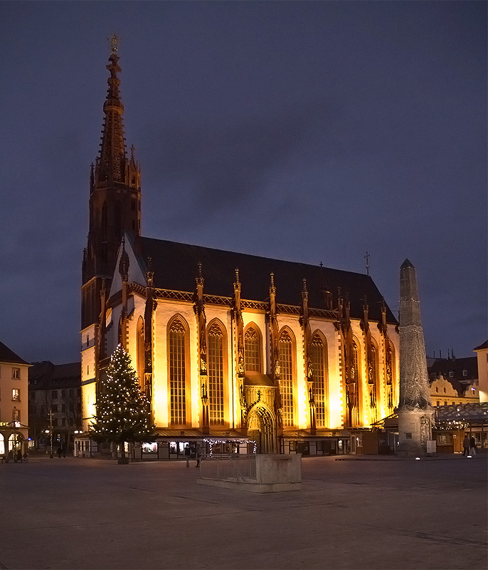 Die Marienkapelle auf der Nordseite des Würzburger Marktplatzes - aufgenommen im Dezember 2011.