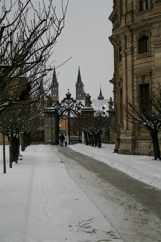 Hofgarten der Würzburger Residenz im Winter.