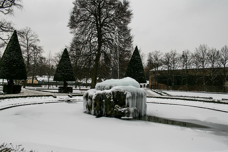 Hofgarten der Würzburger Residenz im Winter.
