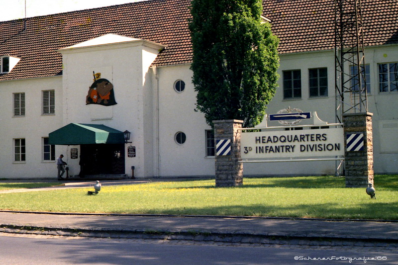 Das Hauptgebäude und "Headquarter" der in Würzburg stationierten "3rd Infantary Division".
