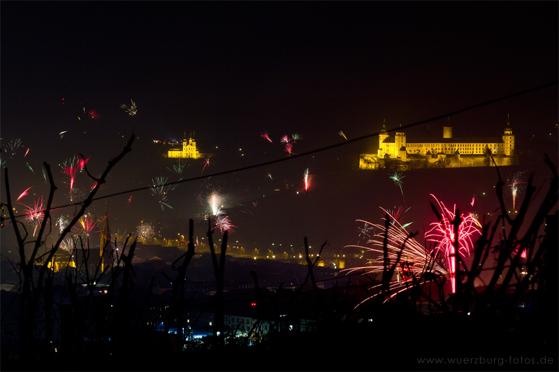 Silvester 2012 / 2013 in Würzburg mit Blick aus den Weinbergen am Stein auf Würzburg.