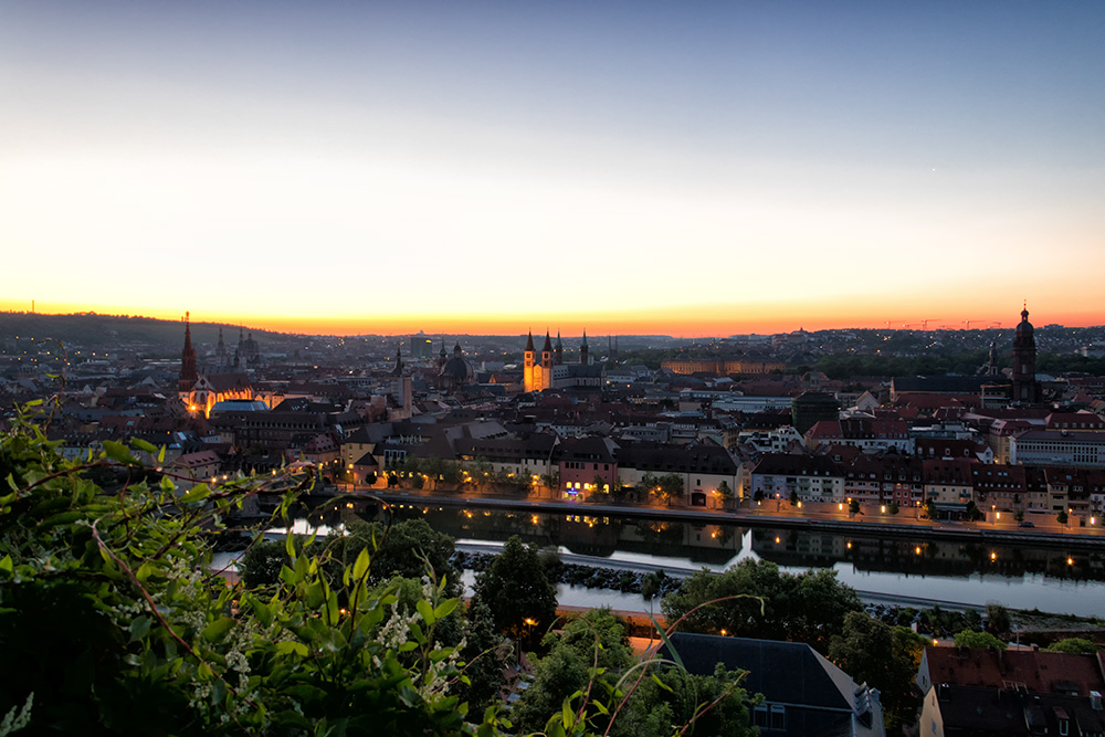 Sonnenaufgang über Würzburg.