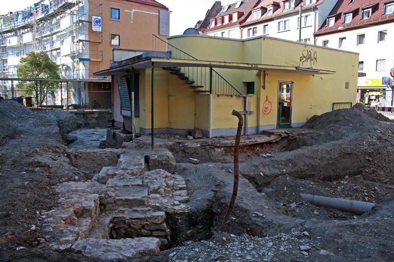 Ausgrabungen der Mauerreste aus dem siebten bis zwölften Jahrhundert Anfang April 2010.