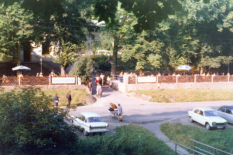 Das bei vielen Würzburgern damals wie heute beliebte Ausflugslokal "Volksgarten" im Steinbachtal.
