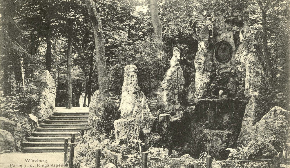 Lindahl-Brunnen auf einer alten Postkarte.