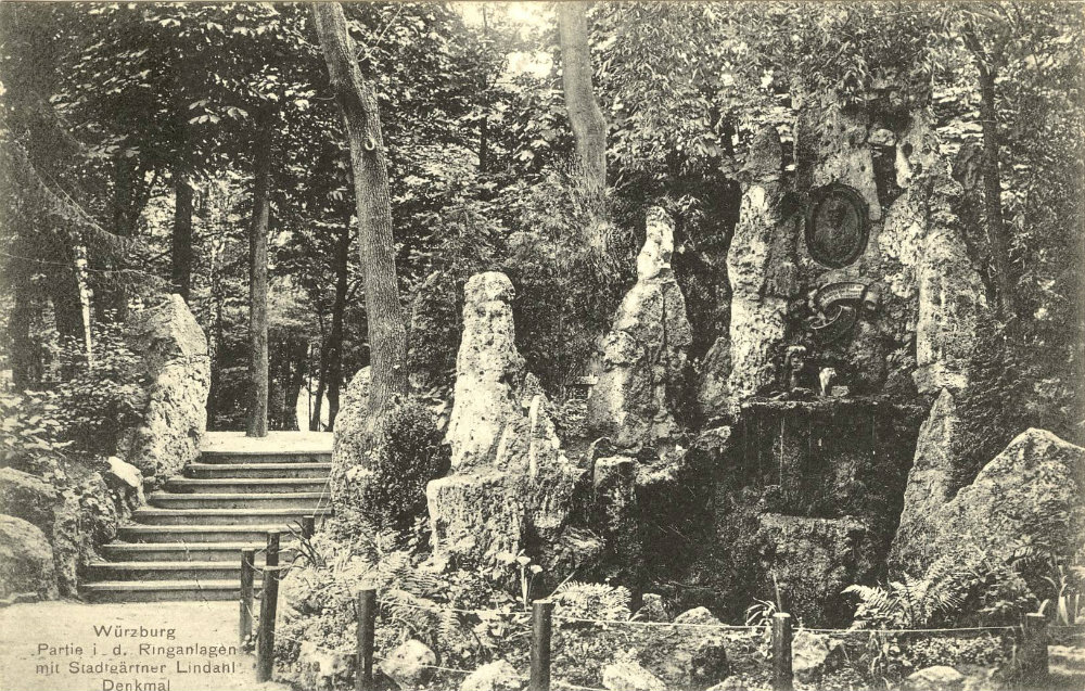 Lindahl-Brunnen auf einer alten Postkarte.