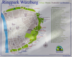 Der Würzburger Ringpark. Schautafeln wie diese zeigen an manchen Stellen des Ringparks die besonderen Punkte auf.