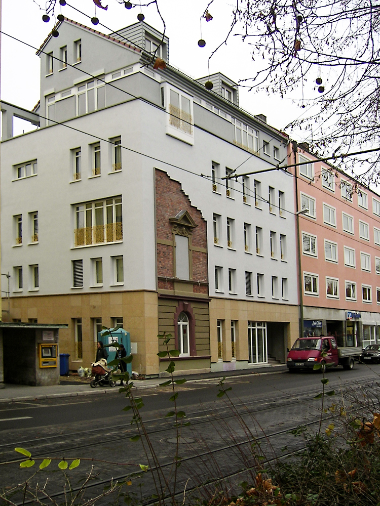 So sah das Ruchti-Haus kurz nach der Fertigstellung im Dezember 2007 aus. Man erkennt gut das ehemalige Mauerwerk und das alte Fenster im 1. Obergeschoss. Diese Teile wurden bewußt erhalten.