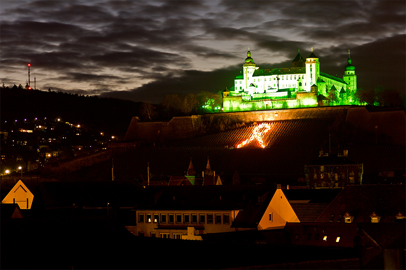 Jedes Jahr am 30. November wird die Festung Marienberg am "Welttag gegen die Todesstrafe" in grün angeleuchtet.