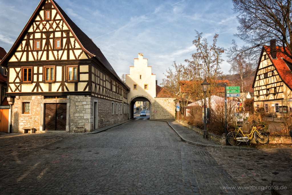 Würzburger Tor mit dem berühmten Torturmtheater.