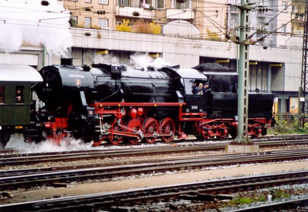 Ausfahrt aus dem Würzburger Hauptbahnhof.