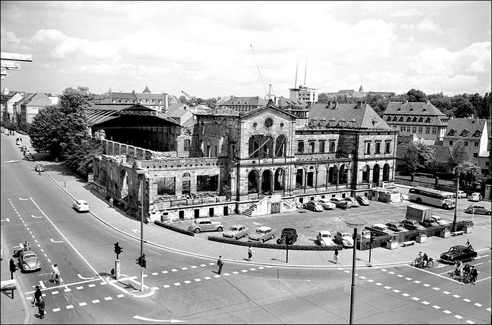 Der alte Hauptbahnhof in der Theaterstraße im Jahr 1958.
